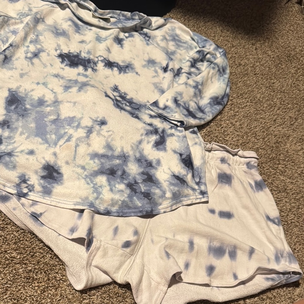 Tie-dyed lounge set: Universal Thread L shorts & Bobbie Brooks 1X 3/4 sleeve top